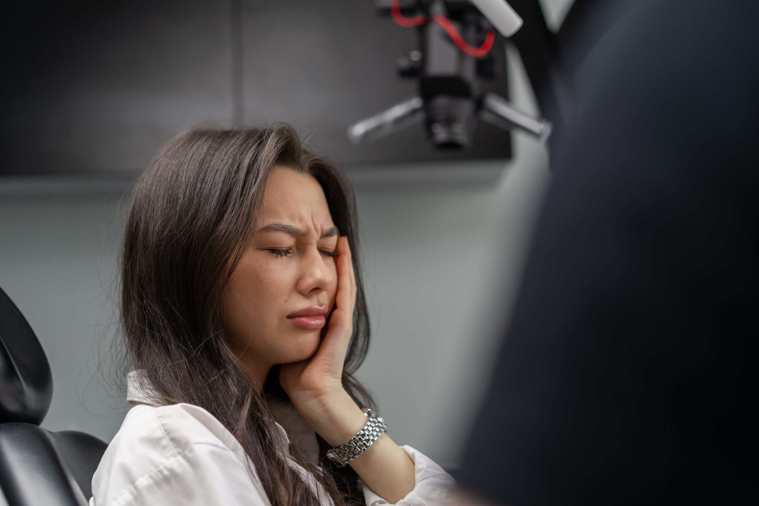 Sacramento patient experiencing tooth sensitivity after losing a dental crown or filling